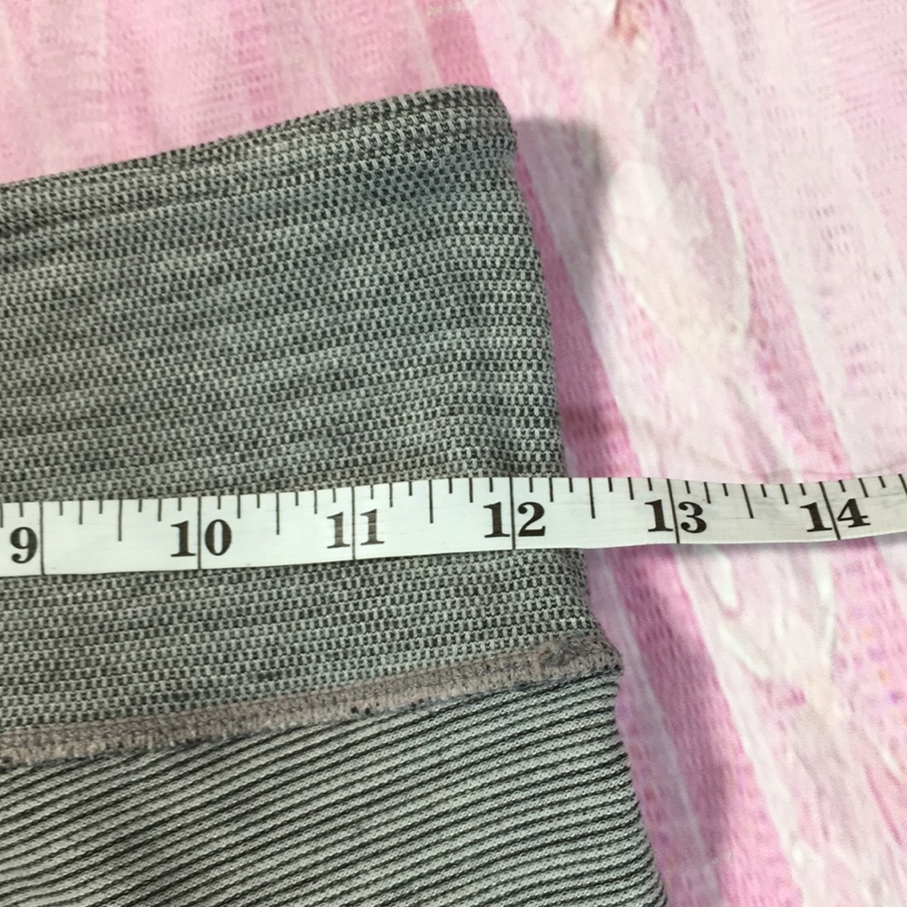 Lululemon Long Light Grey Patterned Leggings, Sz 4 - image 7